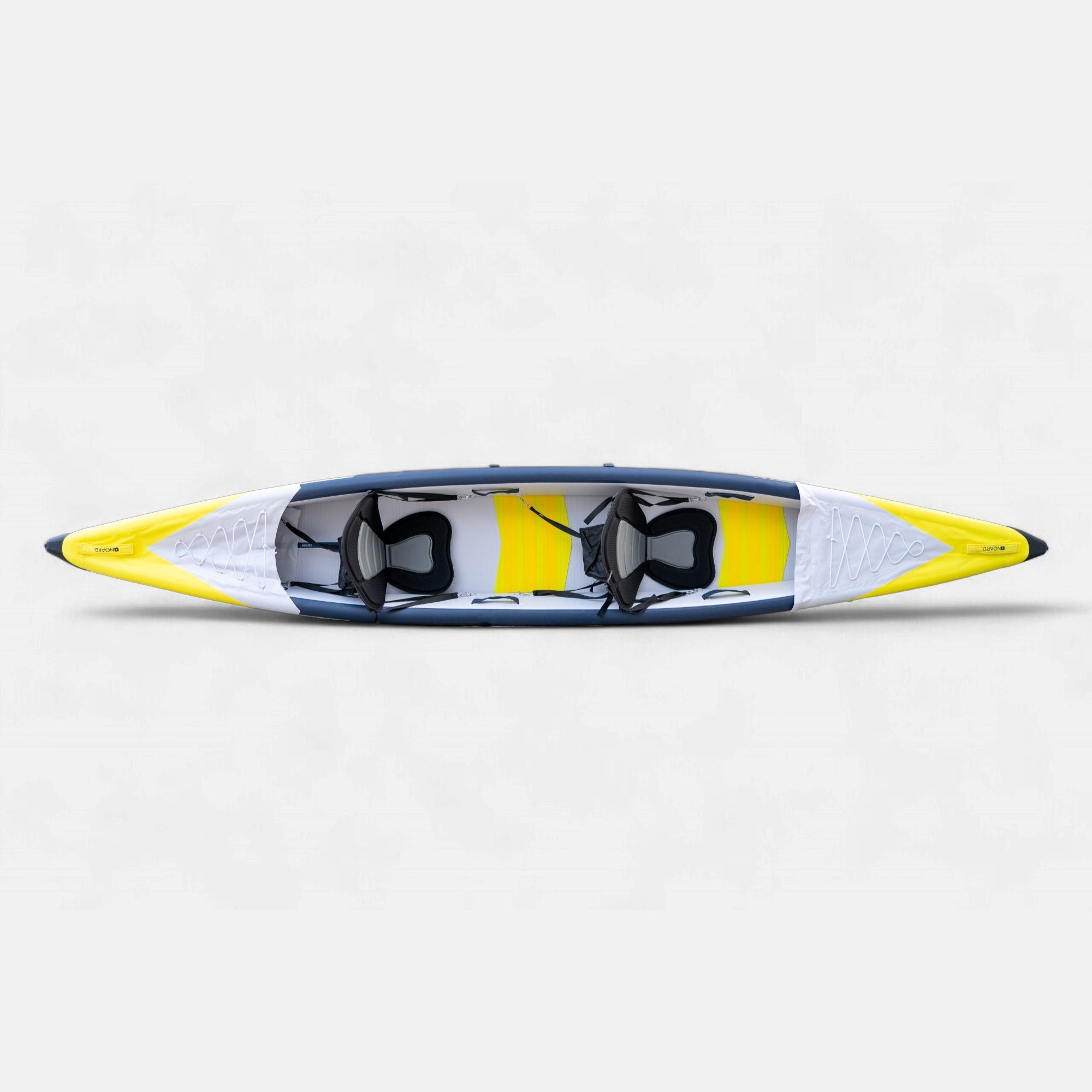 High-Angle-Shot vom Noard Kajak Cruise mit ergonomischen Sitzen.
