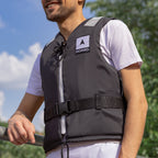 Nahaufnahme von einem Mann, der die Noard Schwimmhilfe trägt.